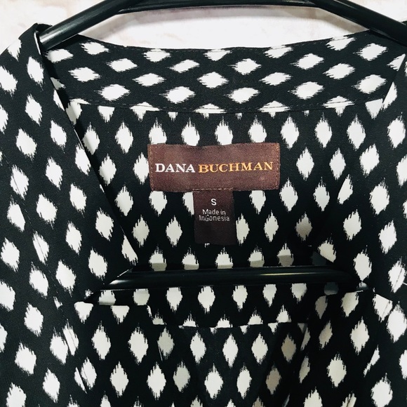 Dana Buchman button up blouse in EUC. - Picture 2 of 7